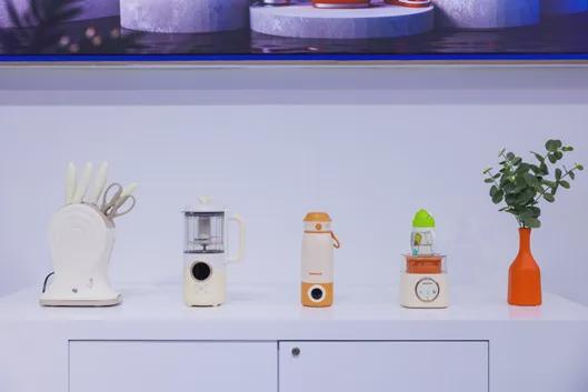 袅袅烟火气中的时尚新篇 AWE2025上海家电展引领服饰零售新潮流